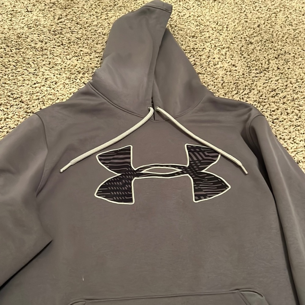 Under Armor sweatshirt
